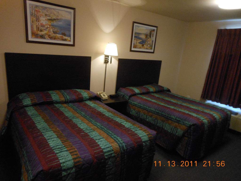 Intown Suites Extended Stay Select Hampton Va Номер фото
