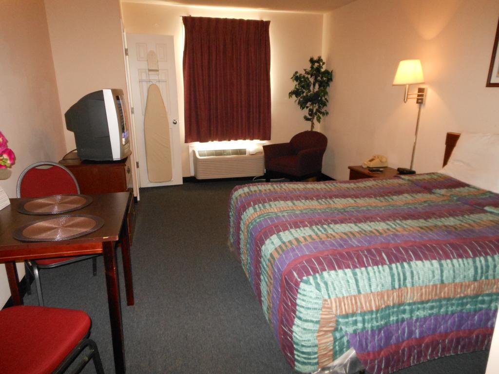 Intown Suites Extended Stay Select Hampton Va Экстерьер фото